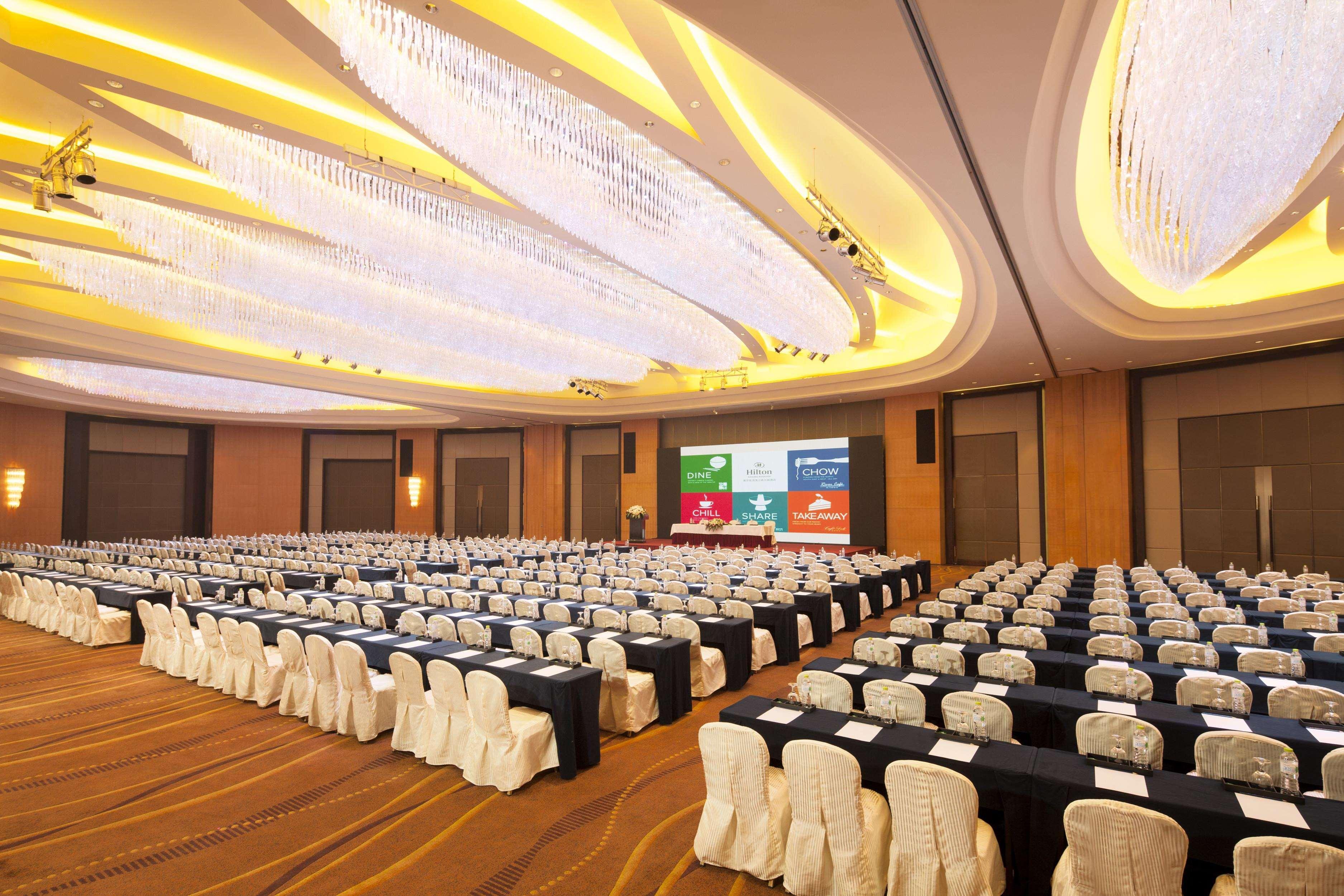 Hilton Nanjing Riverside Bagian luar foto