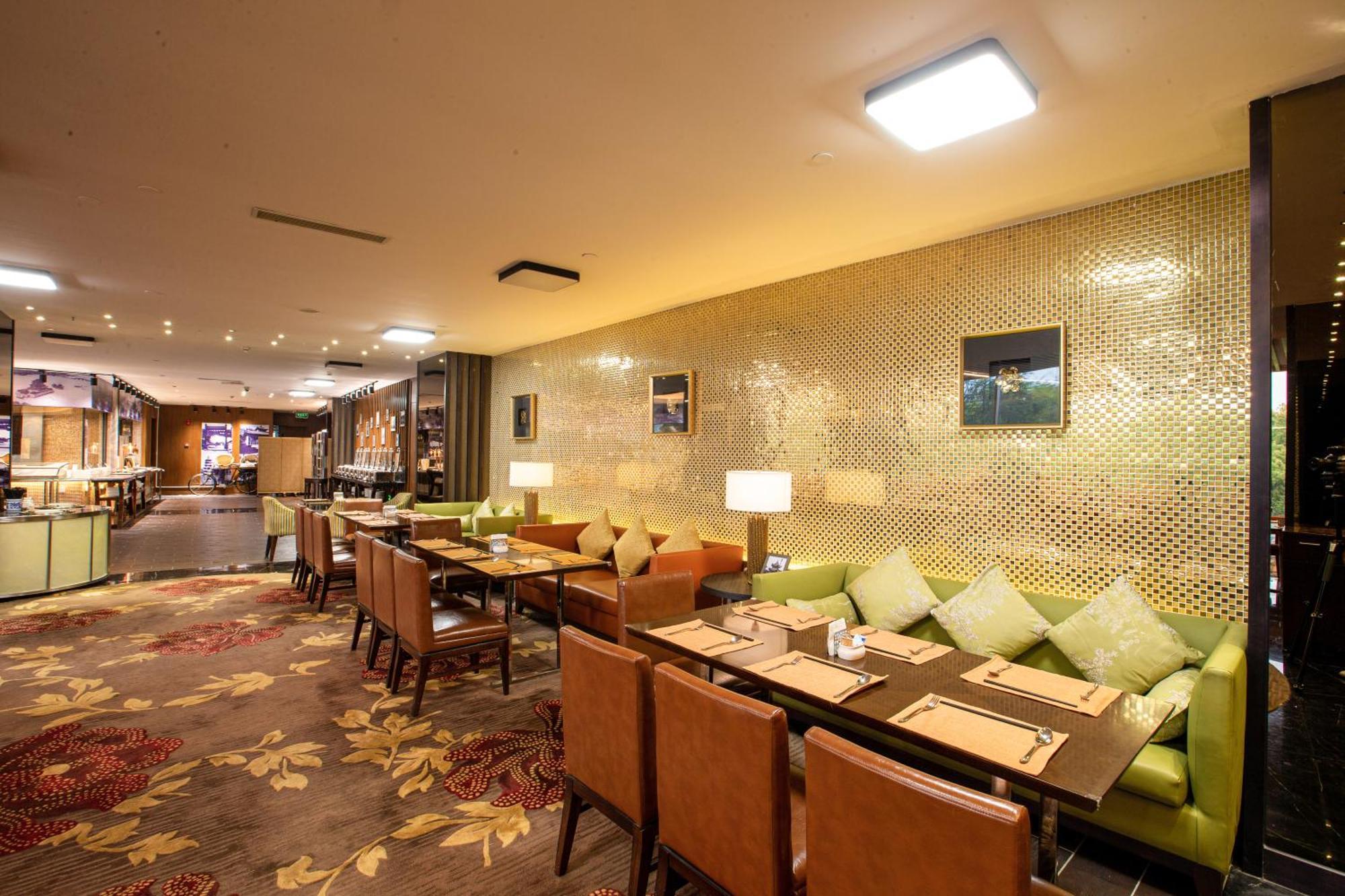 Hilton Nanjing Riverside Bagian luar foto