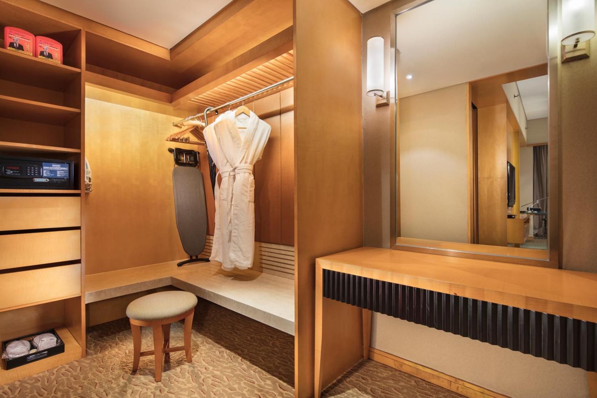 Hilton Nanjing Riverside Bagian luar foto