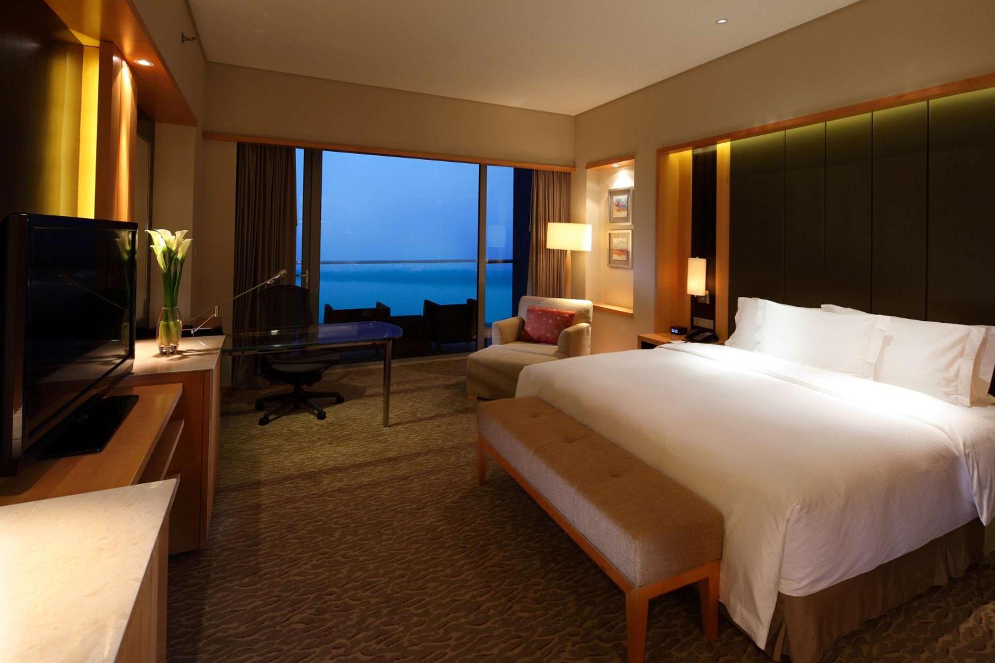 Hilton Nanjing Riverside Bagian luar foto
