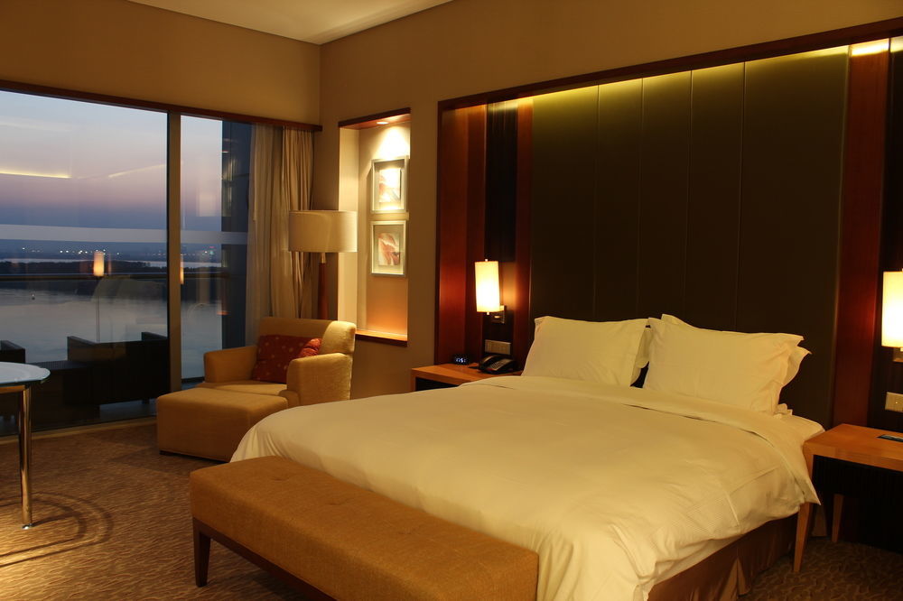 Hilton Nanjing Riverside Bagian luar foto